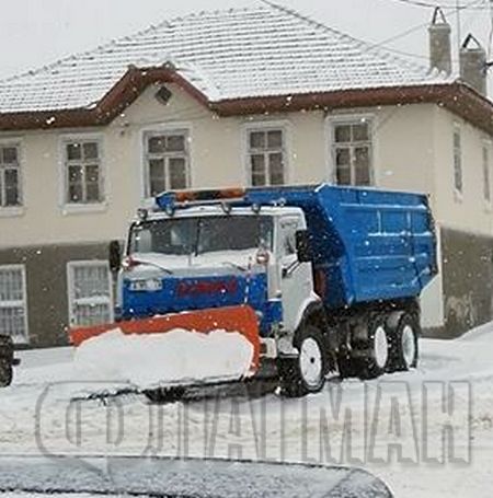 Жители на сунгурларски села: Тук е снежен капан, не пътувайте!