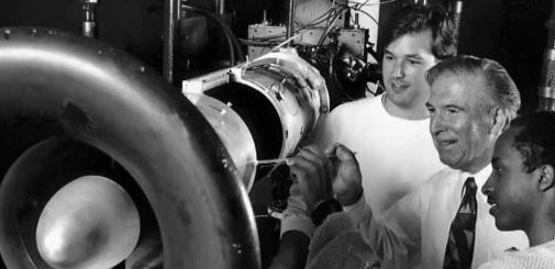 Български учен помогнал на Армстронг да стъпи на Луната (ВИДЕО)