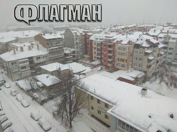 Бургас под снежна блокада, цялата налична техника е по пътищата