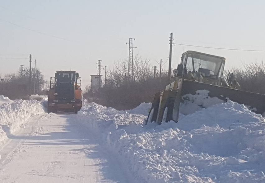 Снегорин аварира в преспите край Каптажа (СНИМКИ)