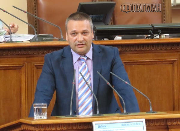 Депутатът Тодор Байчев бръкна в раната на МВР-министъра: Лошите битови условия на полицаите