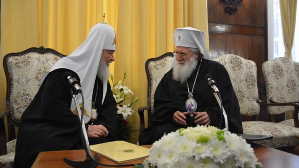 Патриарх Неофит и патриарх Кирил ще отслужат Божествена света литургия