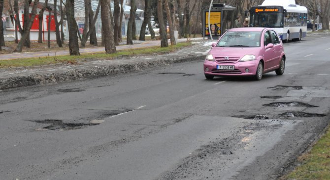 Ето кога ще запълнят дупките по бургаските улици