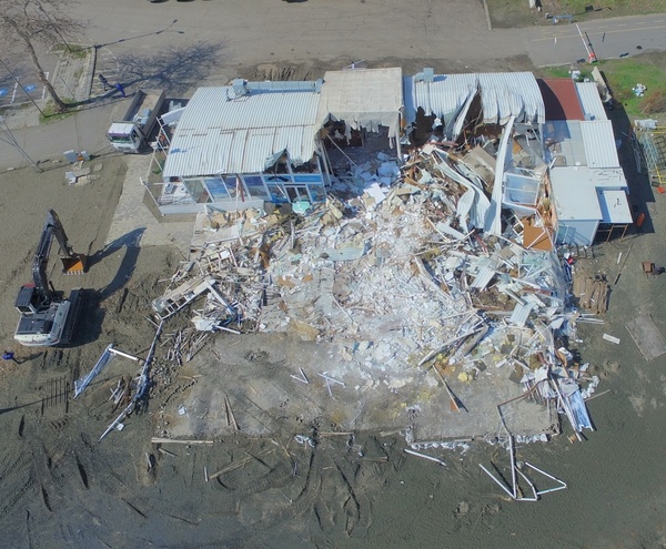 Само във Флагман.бг: Как собствениците на Северния плаж в Бургас загубиха половин милион лева и защо събориха Фиестата
