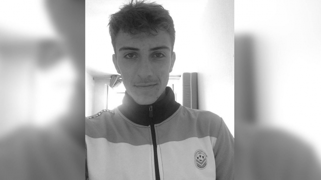 18-годишен футболист почина в съня си