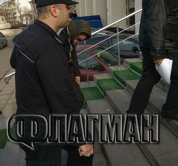 Мариан, който удуши майка си, влезе засрамен в Съдебната палата на Бургас (ВИДЕО)