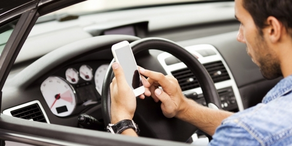 46% от хората пишат на смартфона си, докато шофират
