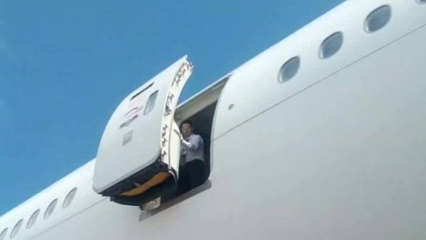 Българска стюардеса загина при инцидент на летище в Уганда