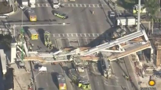 Пешеходен мост се срути във Флорида, четирима загинали