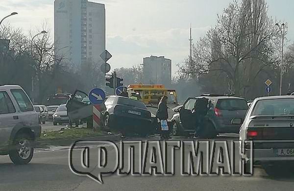 Седем души са в болница след зверската катастрофа в Бургас тази сутрин