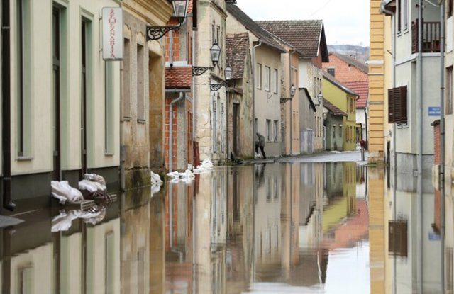 Страшни наводнения в Хърватия, евакуират 600 души