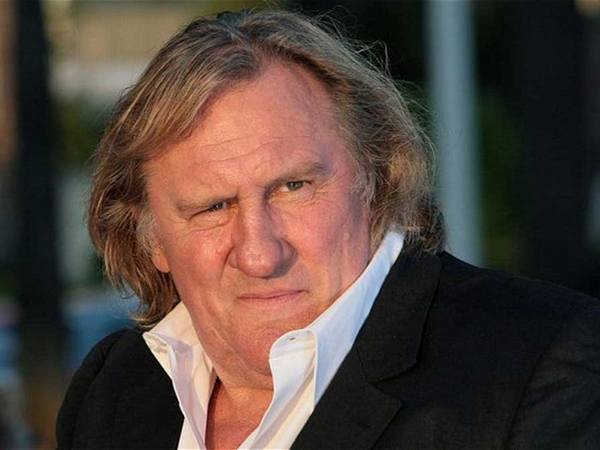 Жерар Депардийо гласува за президент на Русия в Париж