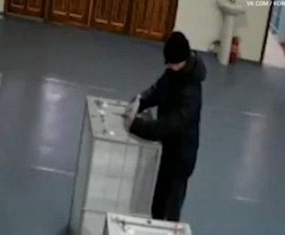 Камери, инсталирани в изборните секции, хванаха нарушение на изборите в Русия