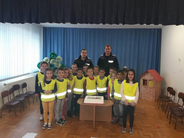 Полицаи изнесоха урок по безопасност на децата в Приморско (СНИМКИ)