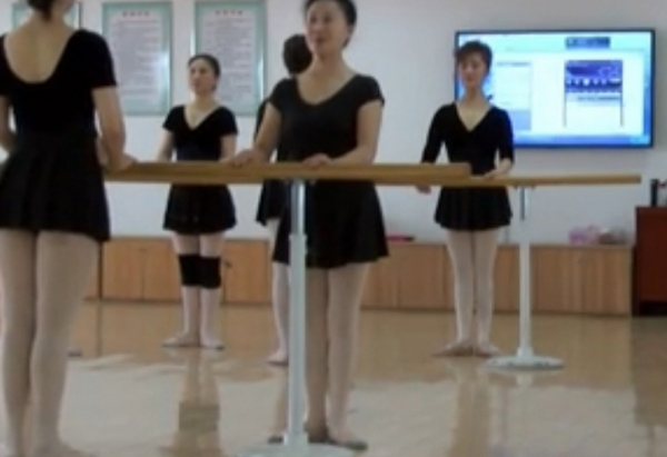 Балерини-пенсионерки: Над 60-годишни китайки тепърва учат балет
