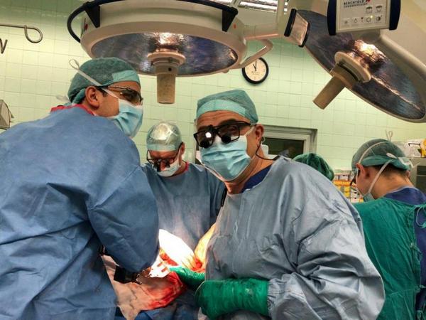 Български лекари спасиха мъж с рядък тумор