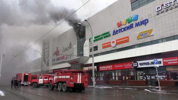 Трагедия: Дете, оцеляло по чудо при пожара в руския мол, загуби семейство си (ВИДЕО)