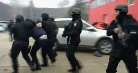 Размирици в Косовска Митровица заради арест на сръбски политик