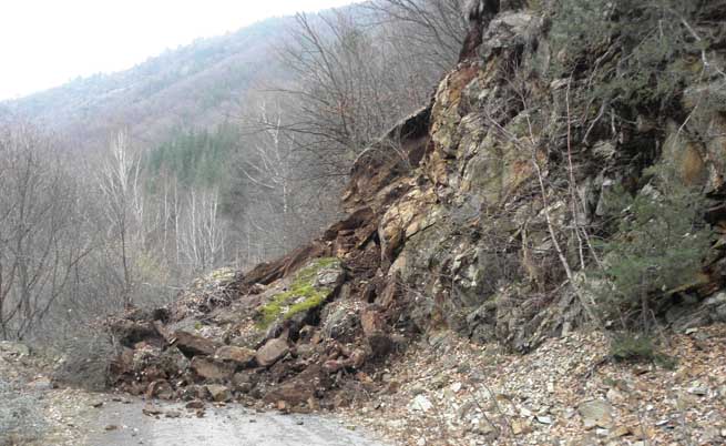 Обявиха бедствено положение заради свлачището край село Тикале
