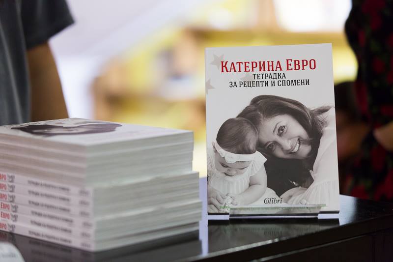 Катето Евро представя книгата си в Бургас на вечеря  с ястия по нейни рецепти