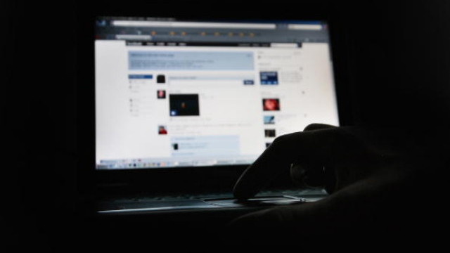 Опасен педофил, задявал бургаски деца във Фейсбук, отива на съд