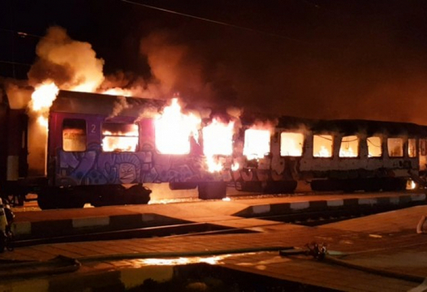 Спор кое подпали влака София-Бургас: Късо съединение или фас в тоалетната