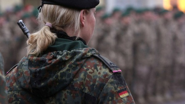 Германия ще въведе по-широки униформи за бременни военнослужещи