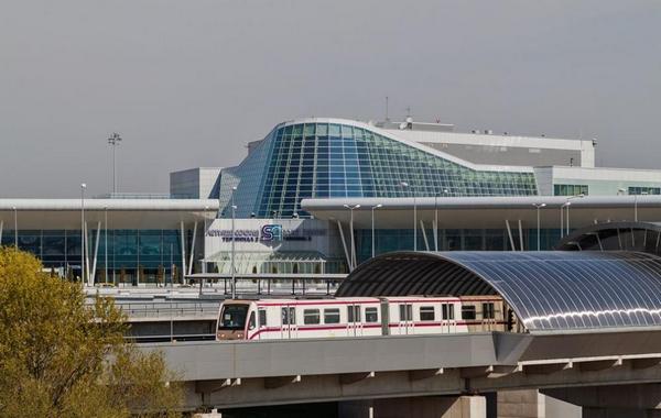 Нов сигнал: Пътници от Амстердам заварили празни гишетата за проверка на Летище София