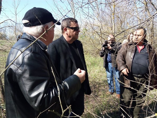 Жители на Камено поднесоха венци и цветя на паметната плоча на хан Тервел