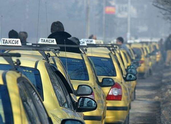 Разкритие на Флагман.бг! 25 % от такситата в Бургас се оказаха копърки, вижте как ощетяват бюджета с поне 130 хил.лева годишно