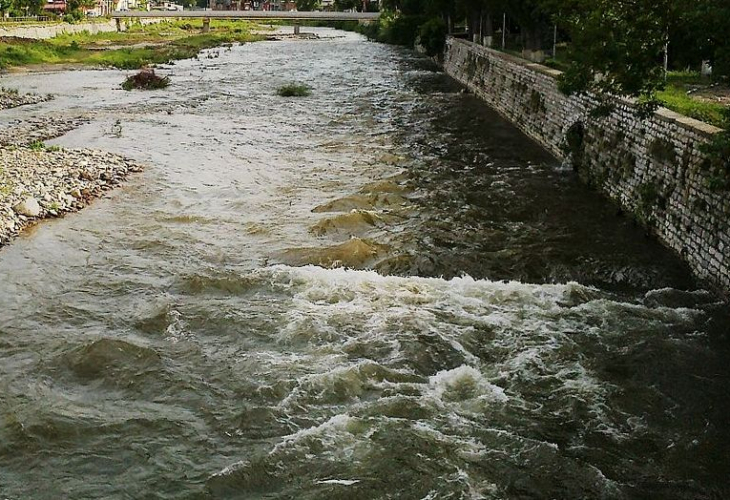 Труп на жена изплува в река