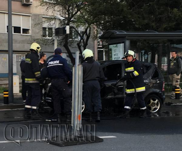 Мерцедес пламна в движение на затапения бул."Струга"(СНИМКИ)