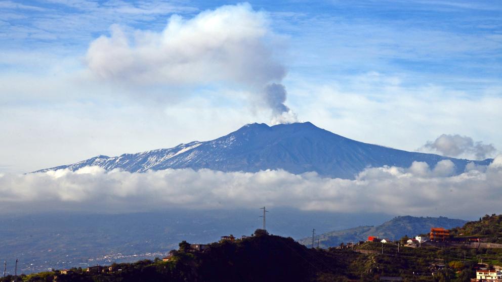 Невероятно разкритие за бъдещето! Вулканът Етна ще падне в Средиземно море и ще предизвика огромно цунами