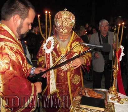 НА ЖИВО във Флагман.бг: Литургията за Великден в Бургас и благодатния огън