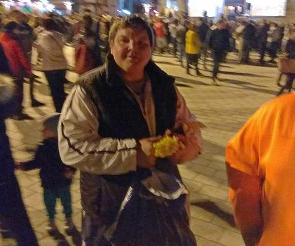 Този мъж завъртя подъл бизнес на Великден пред най-големия храм в Бургас (ВИДЕО)