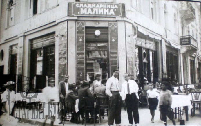 Спомени за романтиката на Бургас, вмирисаната сладкарница "Малина" и местната бохема