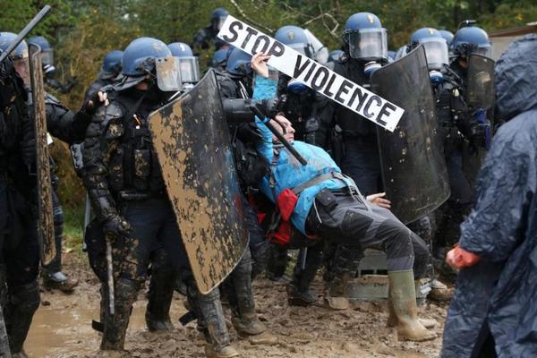 Сблъсъци между полиция, анархисти и екоактивисти във Франция (ВИДЕО)