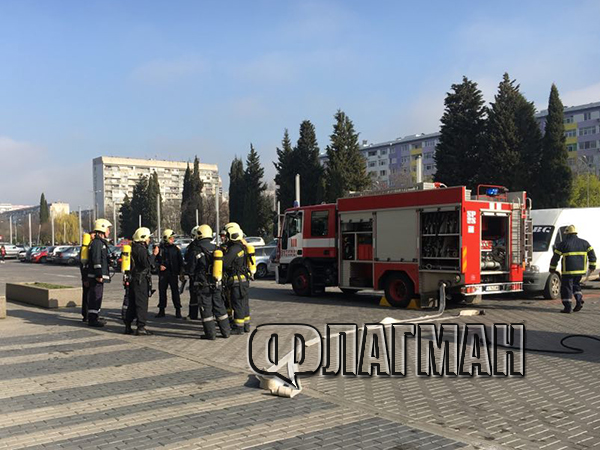 Вижте зрелищната евакуация на мол "Галерия" в Бургас (ВИДЕО)