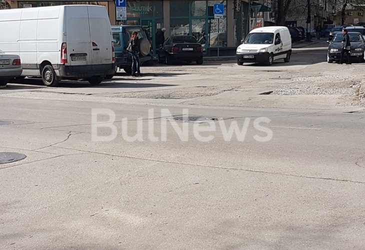 Ужас! Взривиха бомба с болтове насред центъра на Враца (СНИМКИ)