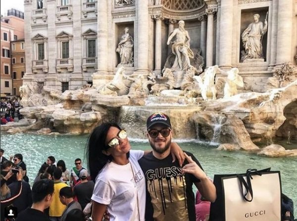 Криско заведе любимата си в Рим за рождения й ден! Пръсна луди пари