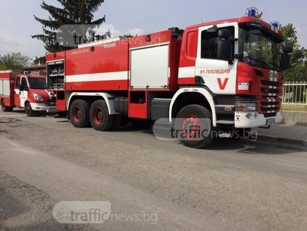 Две деца загинаха при пожар във фургон