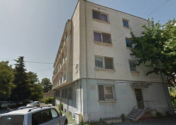 Отдават под наем общежитие на Пристанището в топ центъра на Бургас