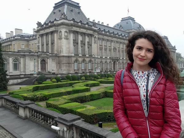 Безапелационен успех! Бургаската ученичка Натали Георгиева стана №1 в България по испански език
