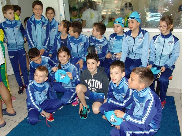 Бургаските „Акули“ завоюваха 34 медала на турнира „Бяла лястовица“ в Добрич