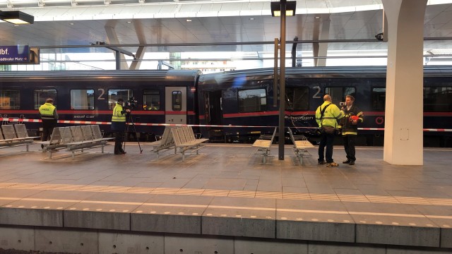 Ужасяващо! Два влака се сблъскаха, 40 души са ранени (СНИМКА)