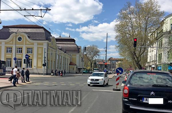 Мълния! Не напускайте домовете си с кола в Бургас, центърът е блокиран отвсякъде с ремонти
