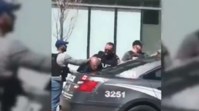 ВИДЕО показва задържането на нападателя от Торонто