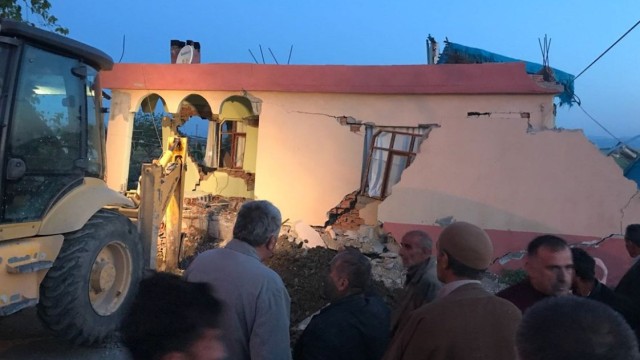Земетресение разлюля Турция, близо 40 ранени
