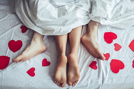 5 вдъхновяващи секс пози за първата брачна нощ