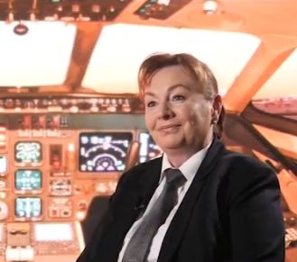 Българка е единствената жена в света, пилотираща правителствен самолет (ВИДЕО)